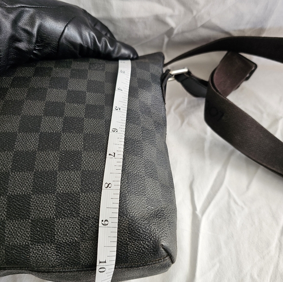 Louis Vuitton Damier Graphite Mick PM - Picture 11 of 12